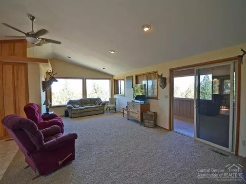 21037 Gift Rd, Bend, OR 97701 photo 4
