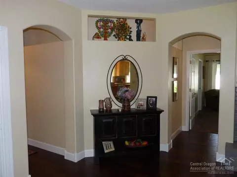 60873 Willow Creek Loop, Bend, OR 97702 photo 4