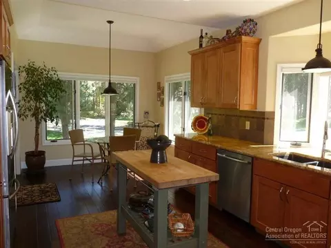 60873 Willow Creek Loop, Bend, OR 97702 photo 6