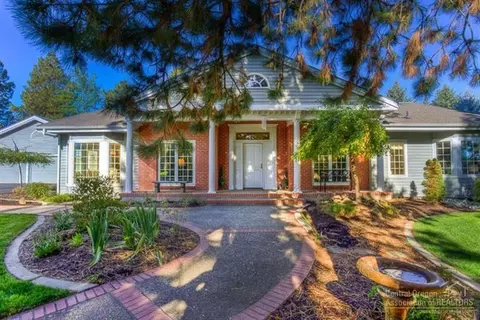 61395 SE Orion Dr, Bend, OR 97702 photo 2