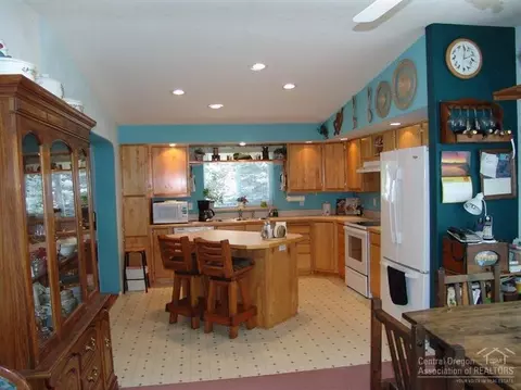 52817 Bridge Dr, La Pine, OR 97739 photo 3