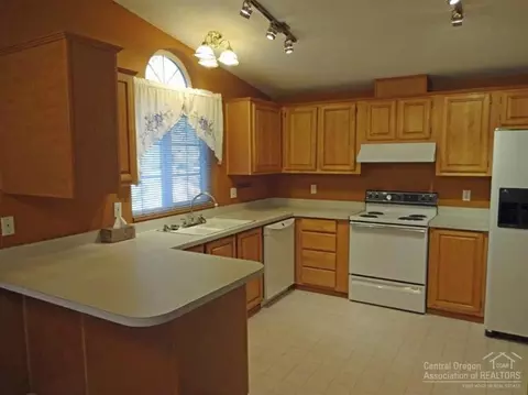 19046 Shoshone Rd, Bend, OR 97702 photo 5