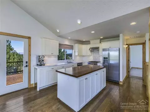 60380 Sunridge Dr, Bend, OR 97702 photo 5