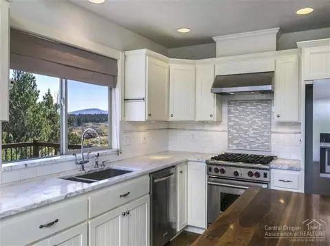 60380 Sunridge Dr, Bend, OR 97702 photo 6