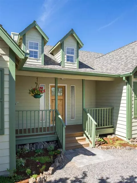 64895 Mcgrath Rd, Bend, OR 97701 photo 2