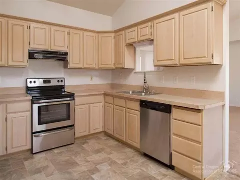 64895 Mcgrath Rd, Bend, OR 97701 photo 5