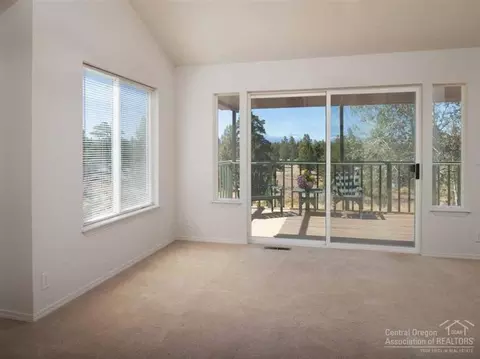 64895 Mcgrath Rd, Bend, OR 97701 photo 3