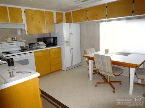 16032 Davis Ave, La Pine, OR 97739 photo 4
