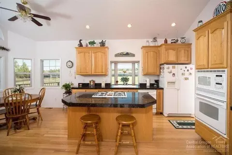 22360 Rickard Rd, Bend, OR 97702 photo 9