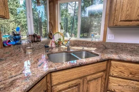 14591 Bluegrass Loop, Sisters, OR 97759 photo 12