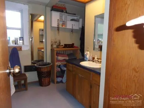 203 E Adams Ave, Sisters, OR 97759 photo 7