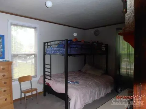 203 E Adams Ave, Sisters, OR 97759 photo 4