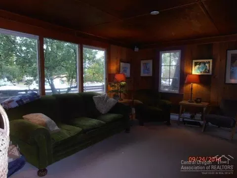 203 E Adams Ave, Sisters, OR 97759 photo 6