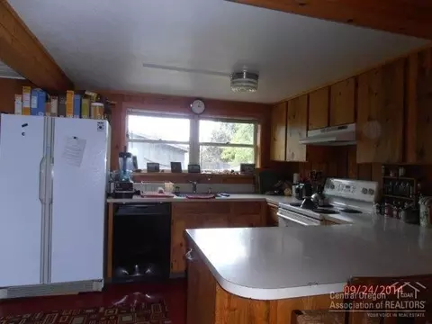 203 E Adams Ave, Sisters, OR 97759 photo 8