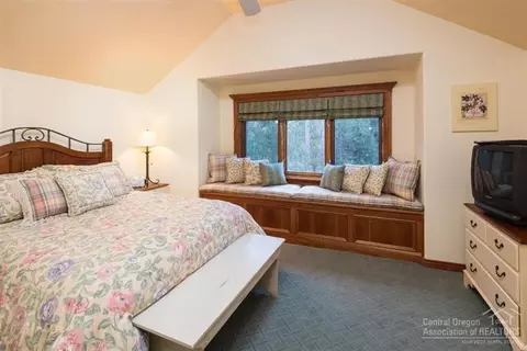 56745 Nest Pine Dr, Bend, OR 97707 photo 14