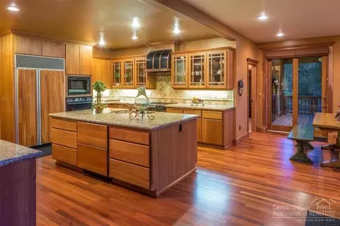56745 Nest Pine Dr, Bend, OR 97707 photo 8