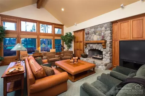 56745 Nest Pine Dr, Bend, OR 97707 photo 5
