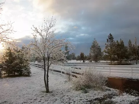62535 Waugh Rd, Bend, OR 97701 photo 6