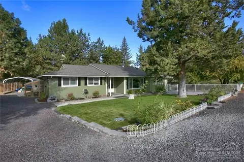 63893 Sunset Dr, Bend, OR 97701 photo 2