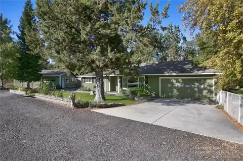 63893 Sunset Dr, Bend, OR 97701 photo 3