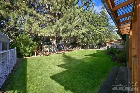 63893 Sunset Dr, Bend, OR 97701 photo 4