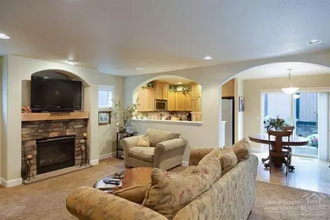 20278 Schaeffer Dr, Bend, OR 97701 photo 4