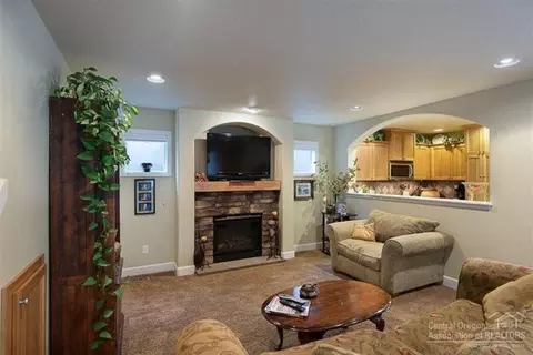 20278 Schaeffer Dr, Bend, OR 97701 photo 2