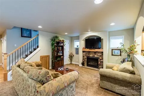 20278 Schaeffer Dr, Bend, OR 97701 photo 3