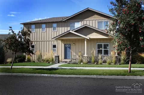 20710 NE Beaumont Dr, Bend, OR 97701 photo 1