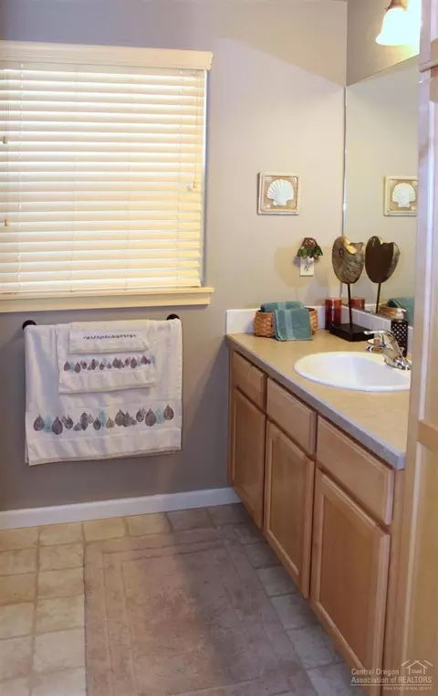 20710 NE Beaumont Dr, Bend, OR 97701 photo 11
