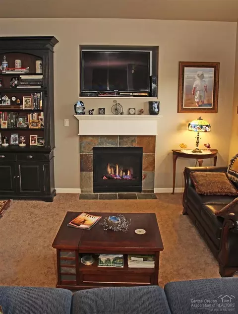 20710 NE Beaumont Dr, Bend, OR 97701 photo 3