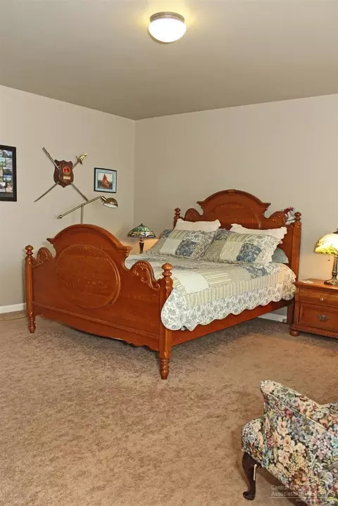 20710 NE Beaumont Dr, Bend, OR 97701 photo 9