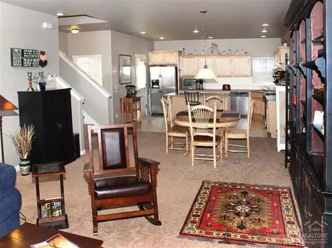20710 NE Beaumont Dr, Bend, OR 97701 photo 5