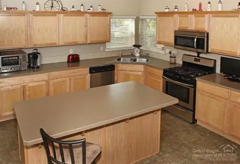 20710 NE Beaumont Dr, Bend, OR 97701 photo 8