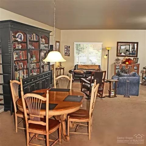 20710 NE Beaumont Dr, Bend, OR 97701 photo 2