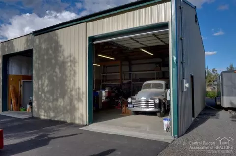 65770 Tweed Rd, Bend, OR 97701 photo 2