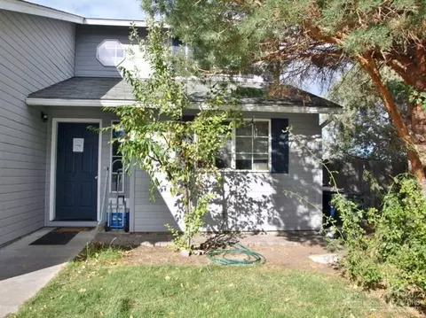 63263 Gallop Ct, Bend, OR 97701 photo 2