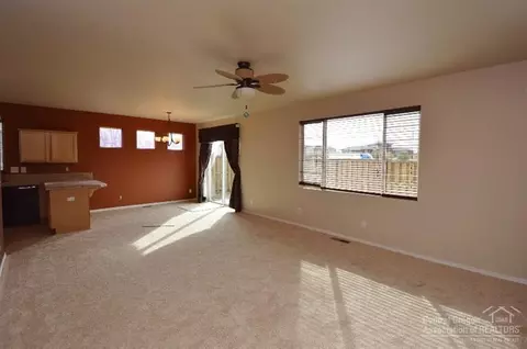 2790 NE Sedalia Loop, Bend, OR 97701 photo 2