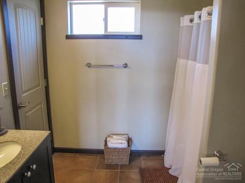 21042 Robin Ave, Bend, OR 97701 photo 19