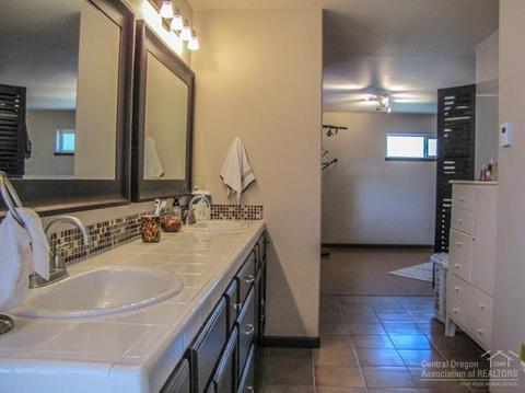 21042 Robin Ave, Bend, OR 97701 photo 9