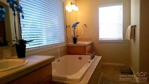 61502 Tall Tree Ct, Bend, OR 97702 photo 12
