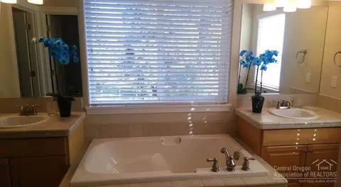 61502 Tall Tree Ct, Bend, OR 97702 photo 14