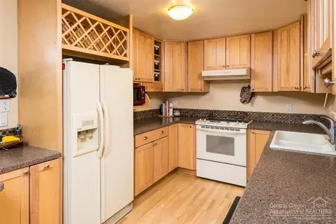 60247 Agate Rd, Bend, OR 97702 photo 3