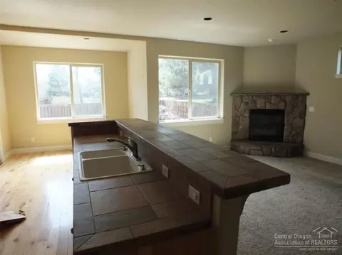 20577 Jacklight Ln, Bend, OR 97702 photo 2