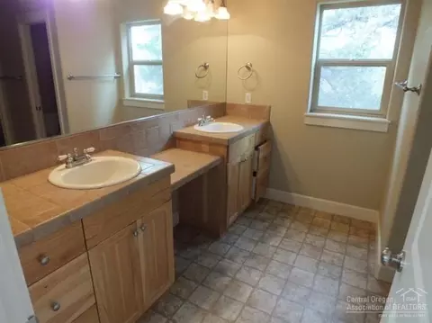 20577 Jacklight Ln, Bend, OR 97702 photo 10