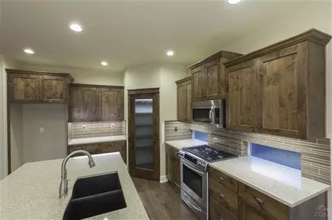61061 Manhae Loop, Bend, OR 97702 photo 9
