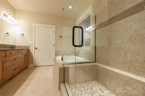 61061 Manhae Loop, Bend, OR 97702 photo 13