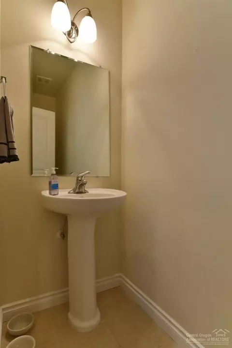60893 Garrison Dr, Bend, OR 97702 photo 17