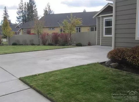 60893 Garrison Dr, Bend, OR 97702 photo 2