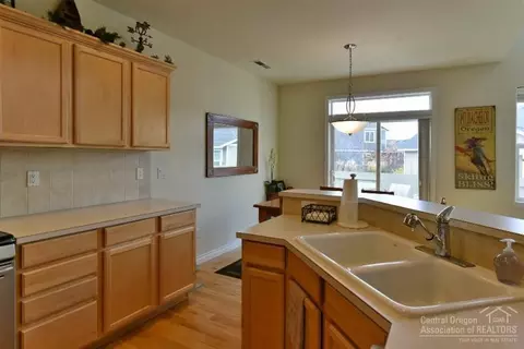 60893 Garrison Dr, Bend, OR 97702 photo 8